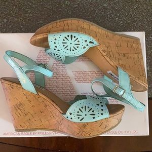 American Eagle wedges color mint size 7